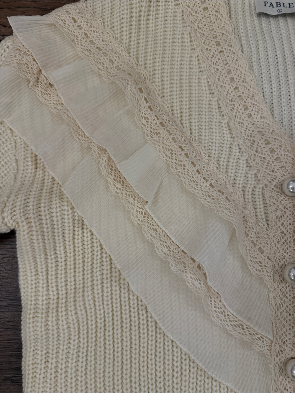 FABLE Cream Ruffle V-Neck Buttoned Cardigan Size Large - Picture 4 of 6